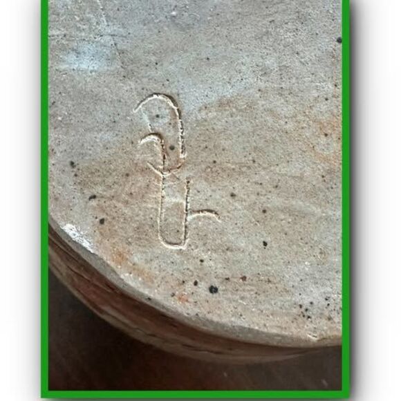 Pottery Vase Handcrafted in Nicaragua Unique Design Gray and Brown Color - Picture 4 of 4